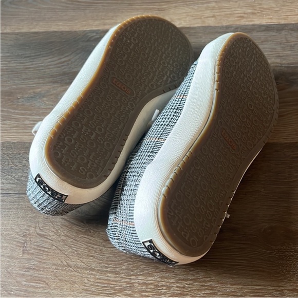 TAOS SZ 6.5 plaid sneakers.  Gently worn, great condition. - Picture 3 of 8